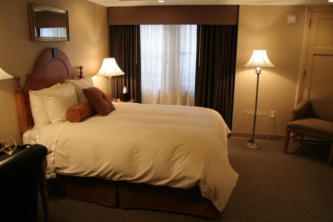Hotel Ambassador Milwaukee, Trademark Collection By Wyndham 4*